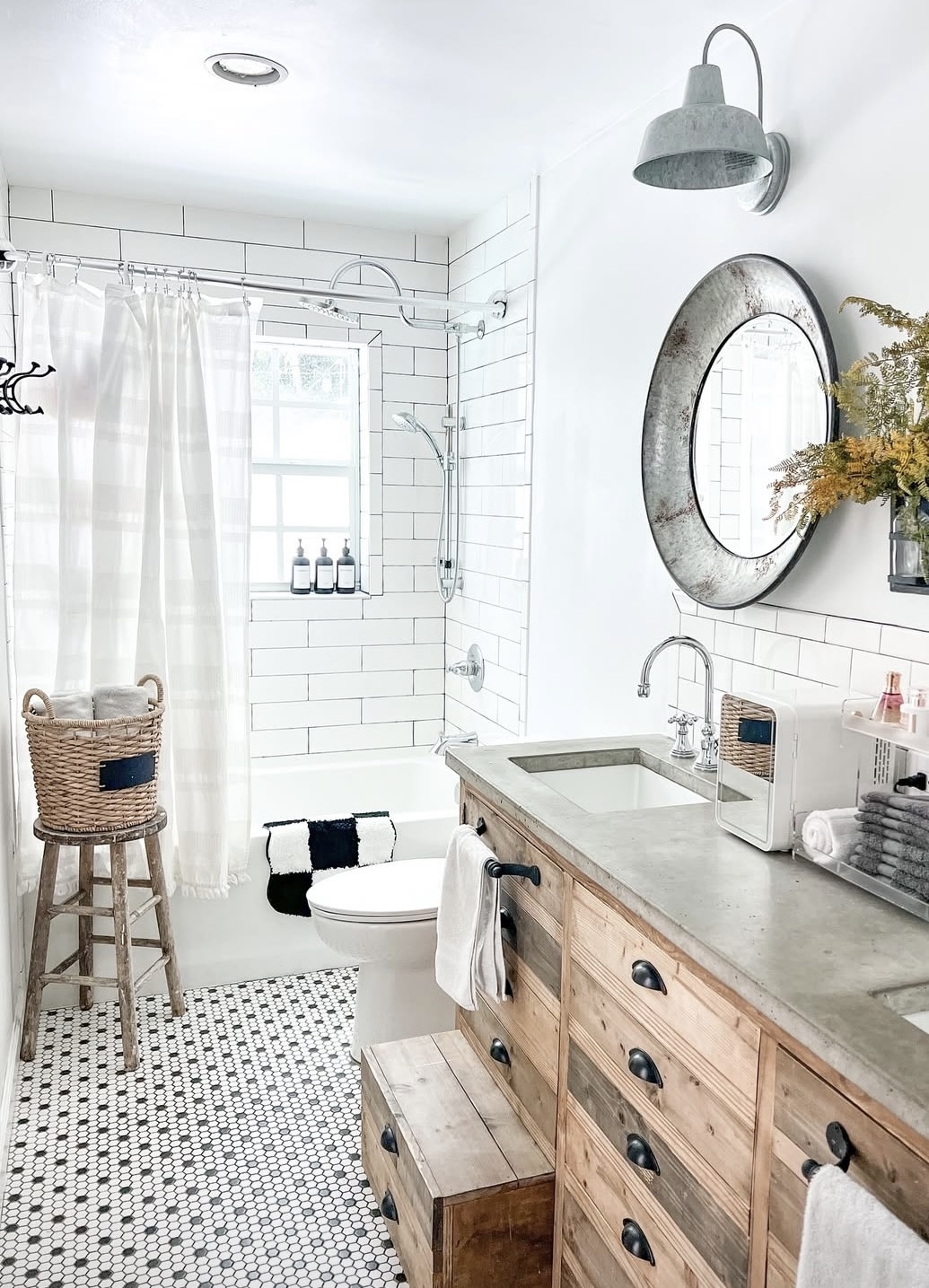 farmhouse bathroom 11