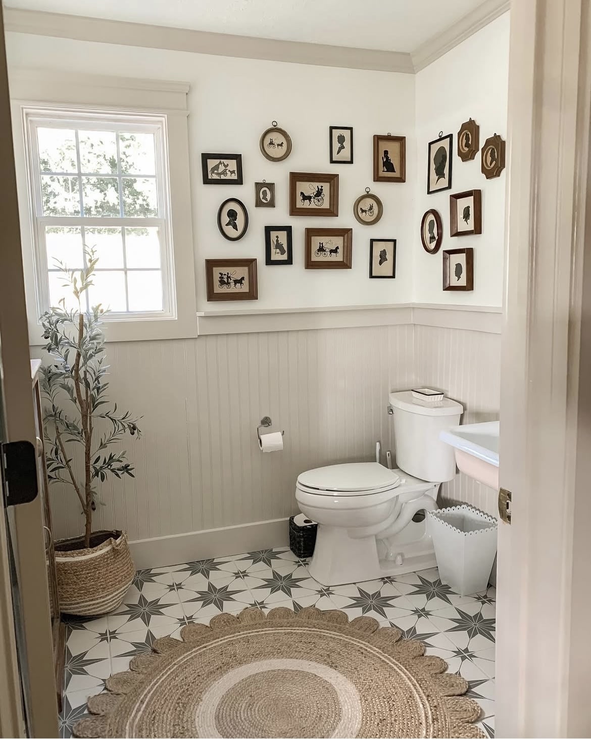 farmhouse bathroom 3