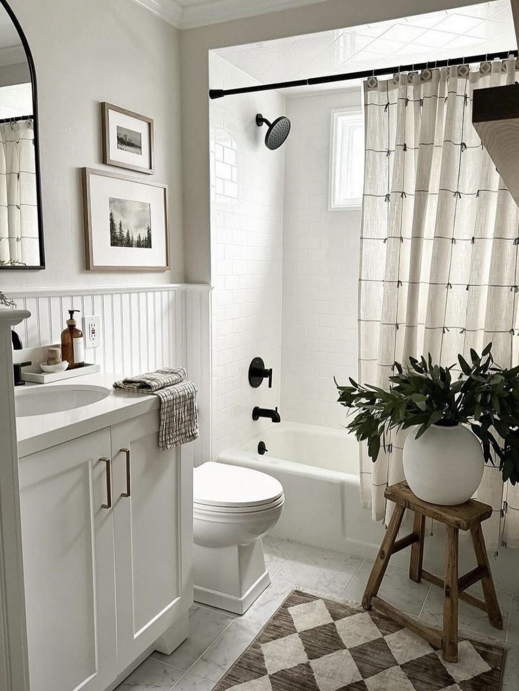 farmhouse bathroom 9