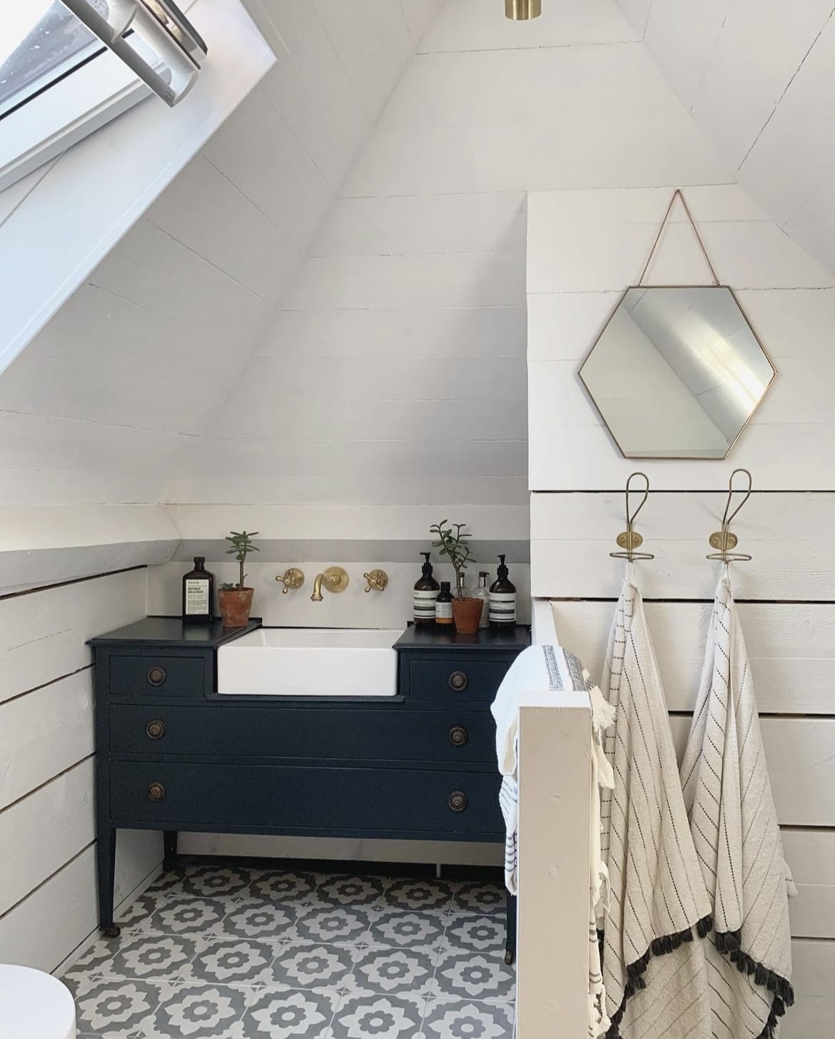 attic bathroom 5