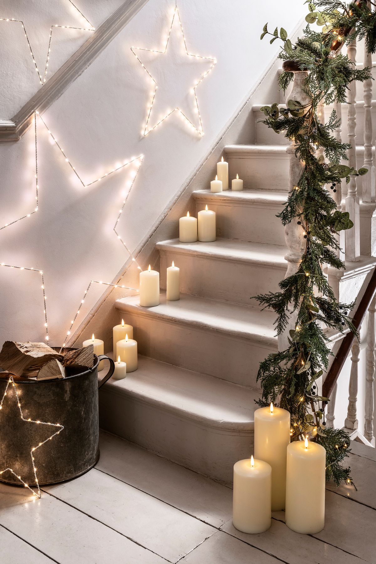 Christmas stairway decorations