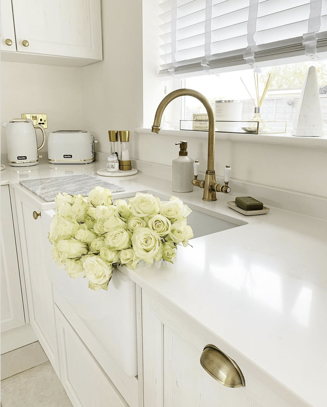 35 Ways to Decorate the Window Over Your Kitchen Sink