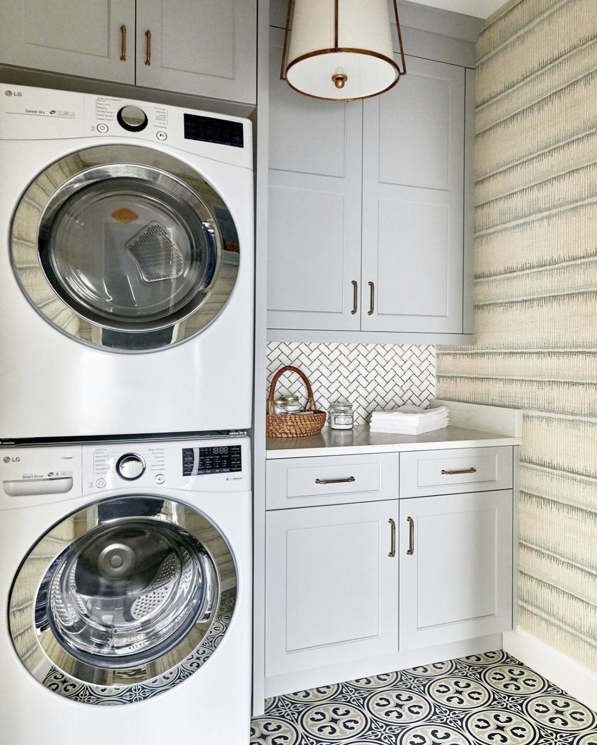 small laundry room 11