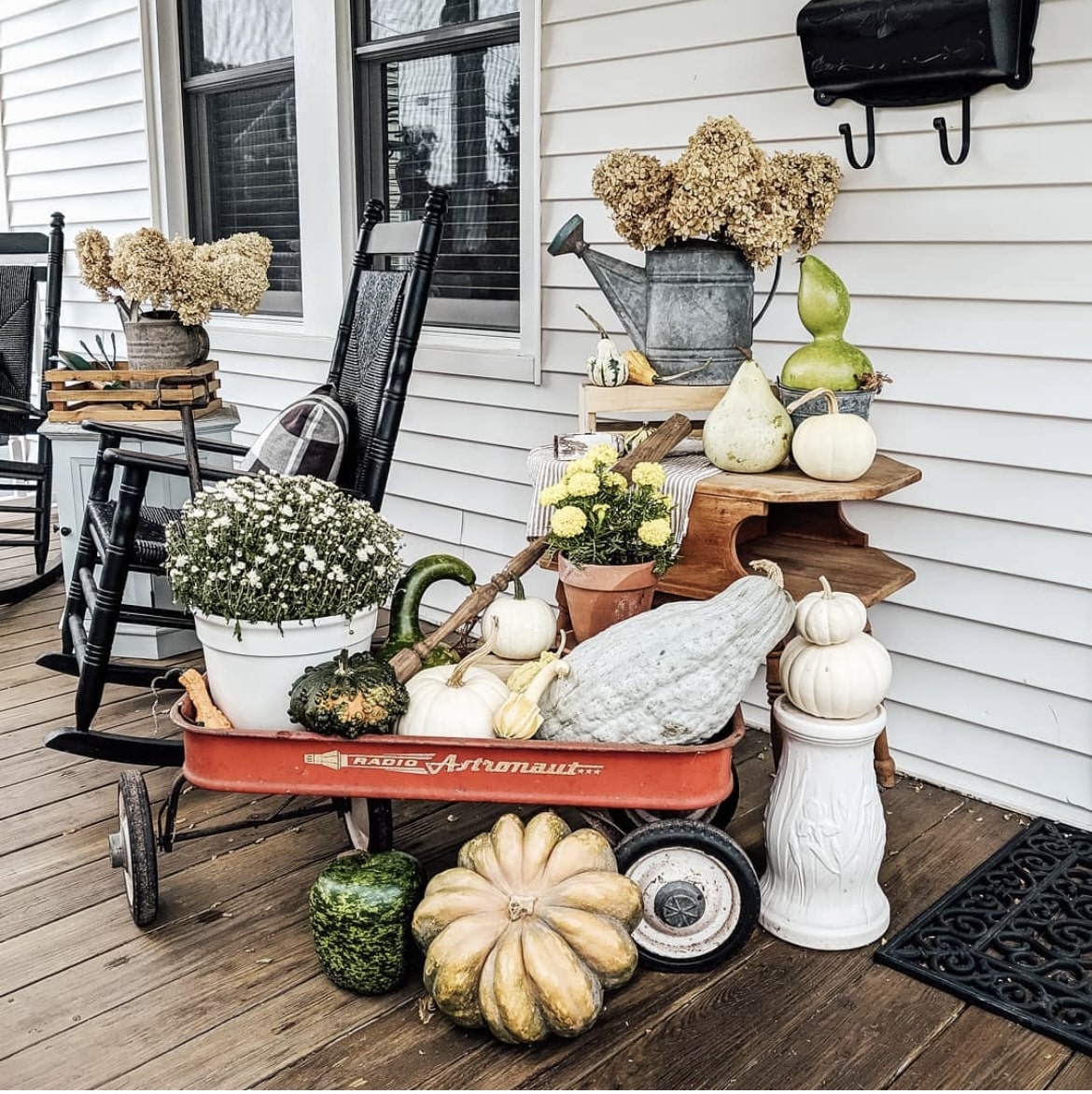 fall porch decor 11