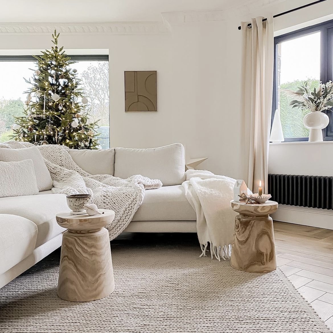 neutral christmas decor 1