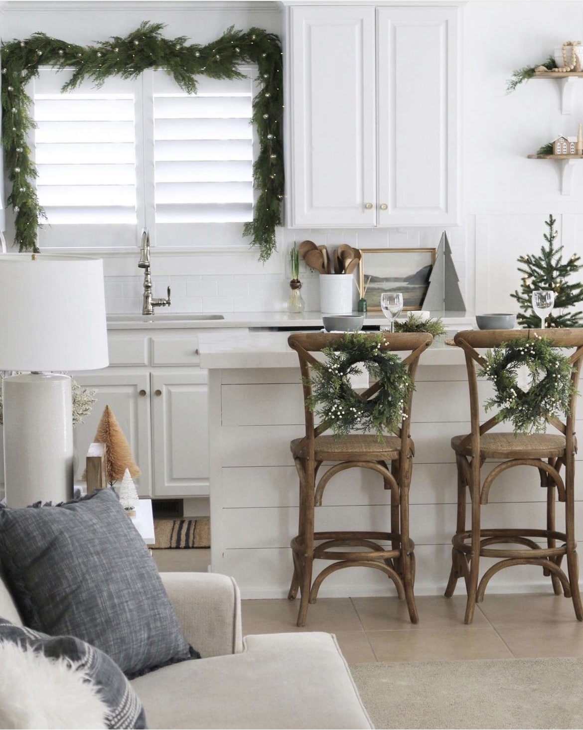 neutral christmas decor 15