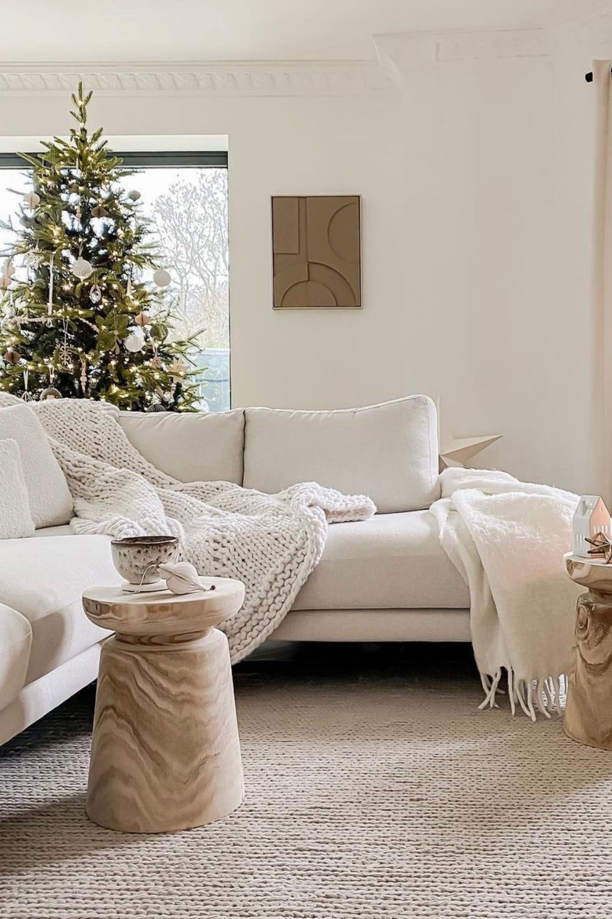 neutral christmas decor 2 1