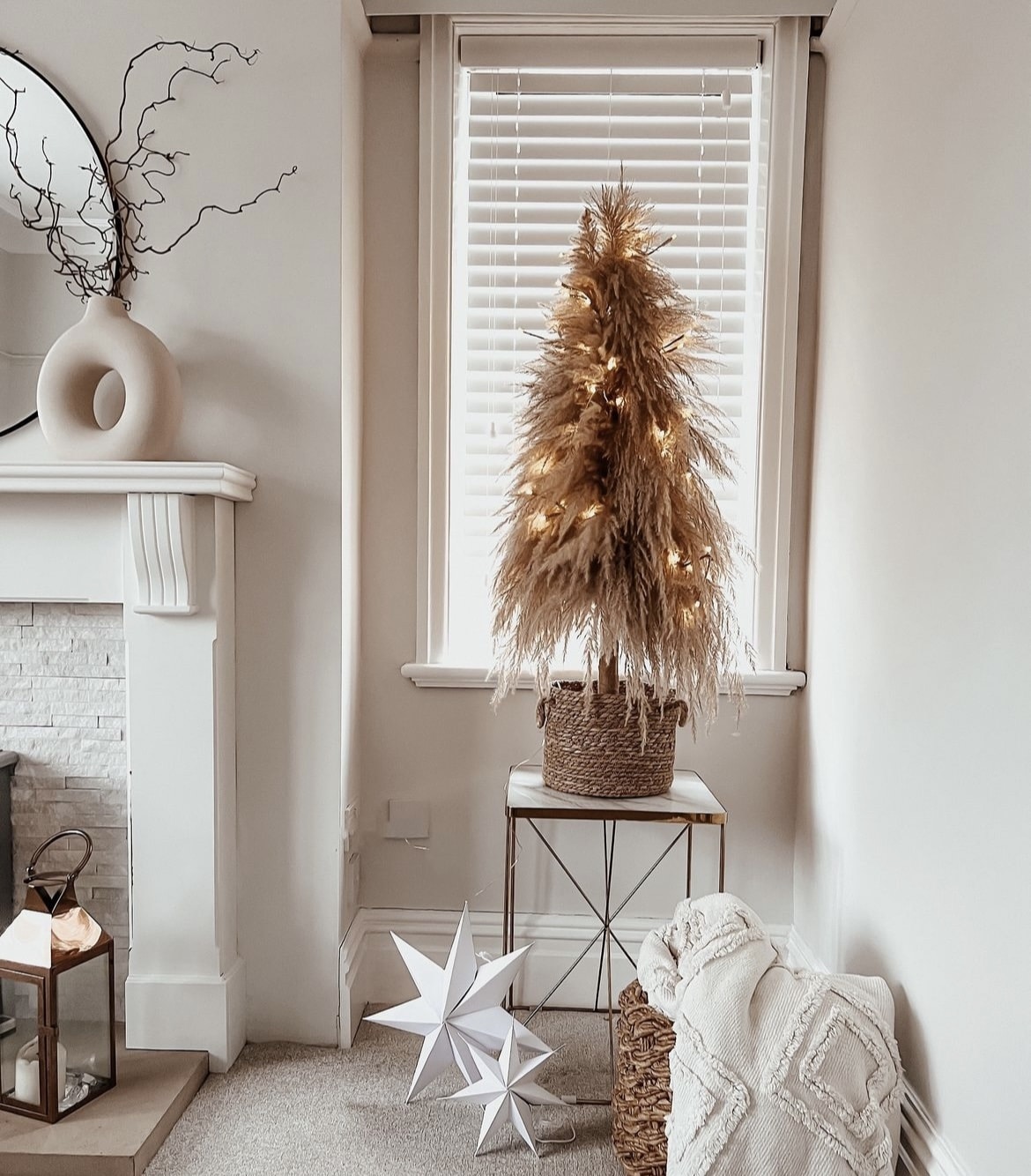 neutral christmas decor 5