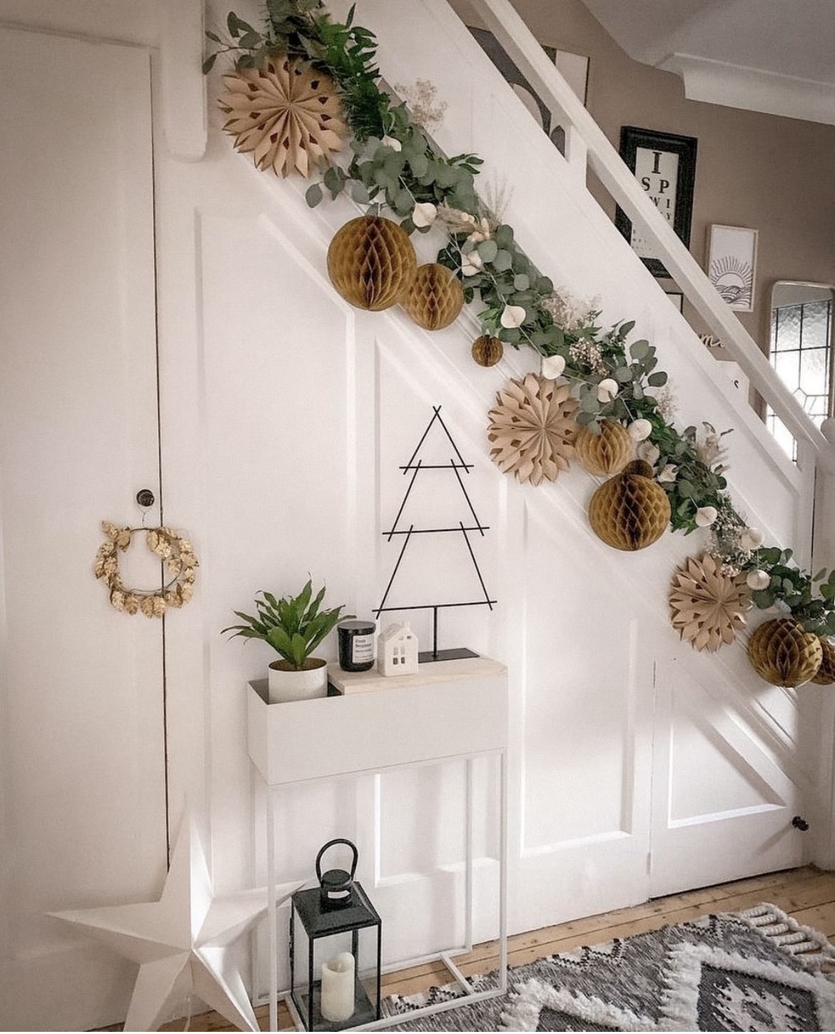 neutral christmas decor