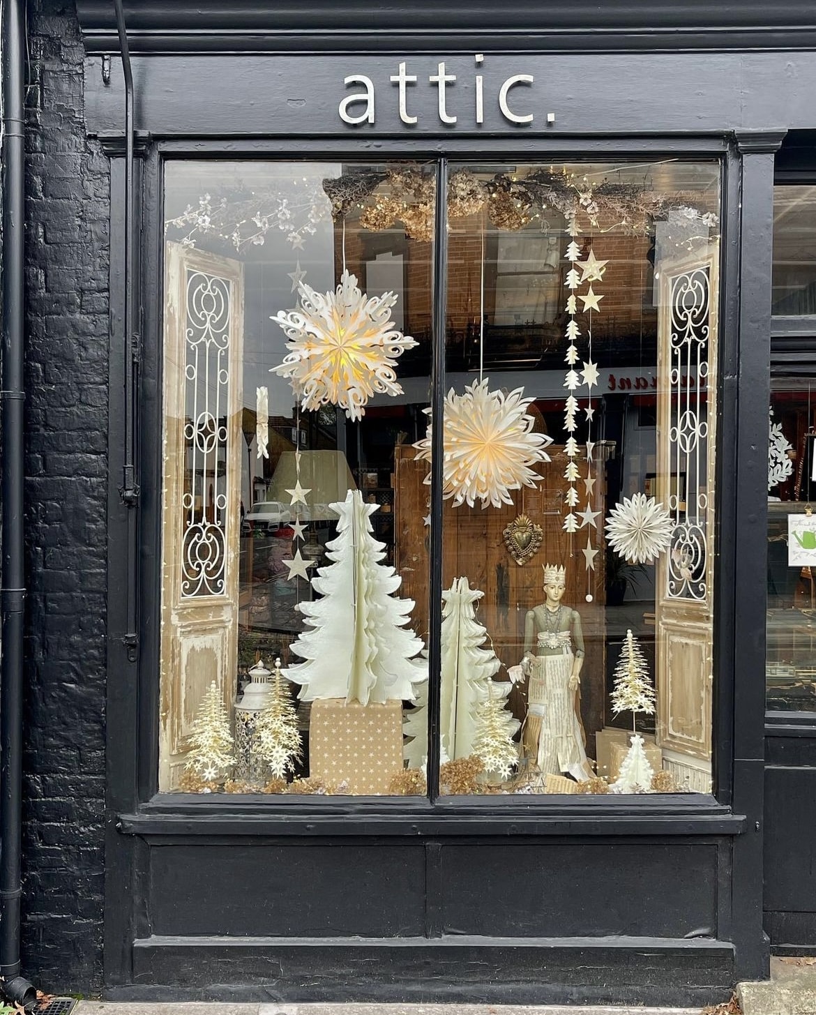 Christmas window display 14